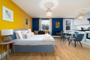Modern & Cozy Studio Just Steps from Hyde Park